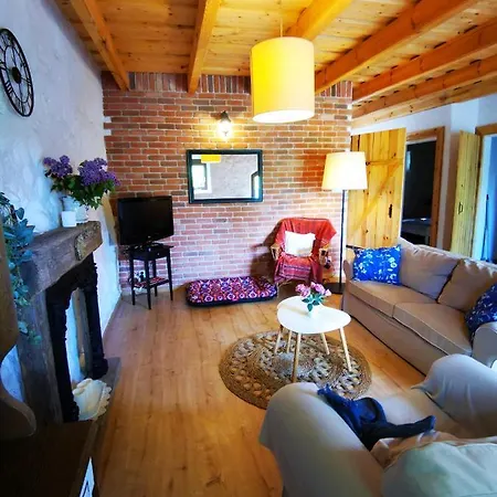 Holiday home Mazurska Sielanka - Klimatyczny Apartament, 2 Sypialnie I 2 Ogrodki Wydminy