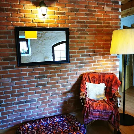 2 Sypialnie I 2 Ogródki W Zabytkowym Budynku