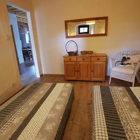 Сasa de vacaciones 2 Sypialnie I 2 Ogródki W Zabytkowym Budynku *